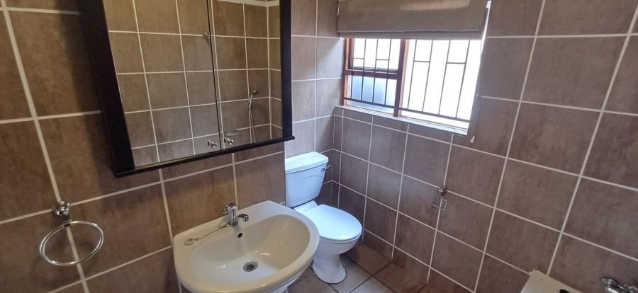 2 Bedroom Property for Sale in Langenhovenpark Free State